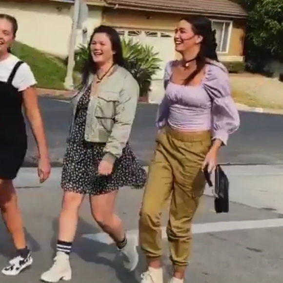 NWT H&M Puffed Sleeve Blouse - Picture 4 of 5